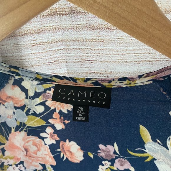 open-front Floral Three-Quarter Sleeve Kimono 2X navy blue and floral plus size - Picture 4 of 7